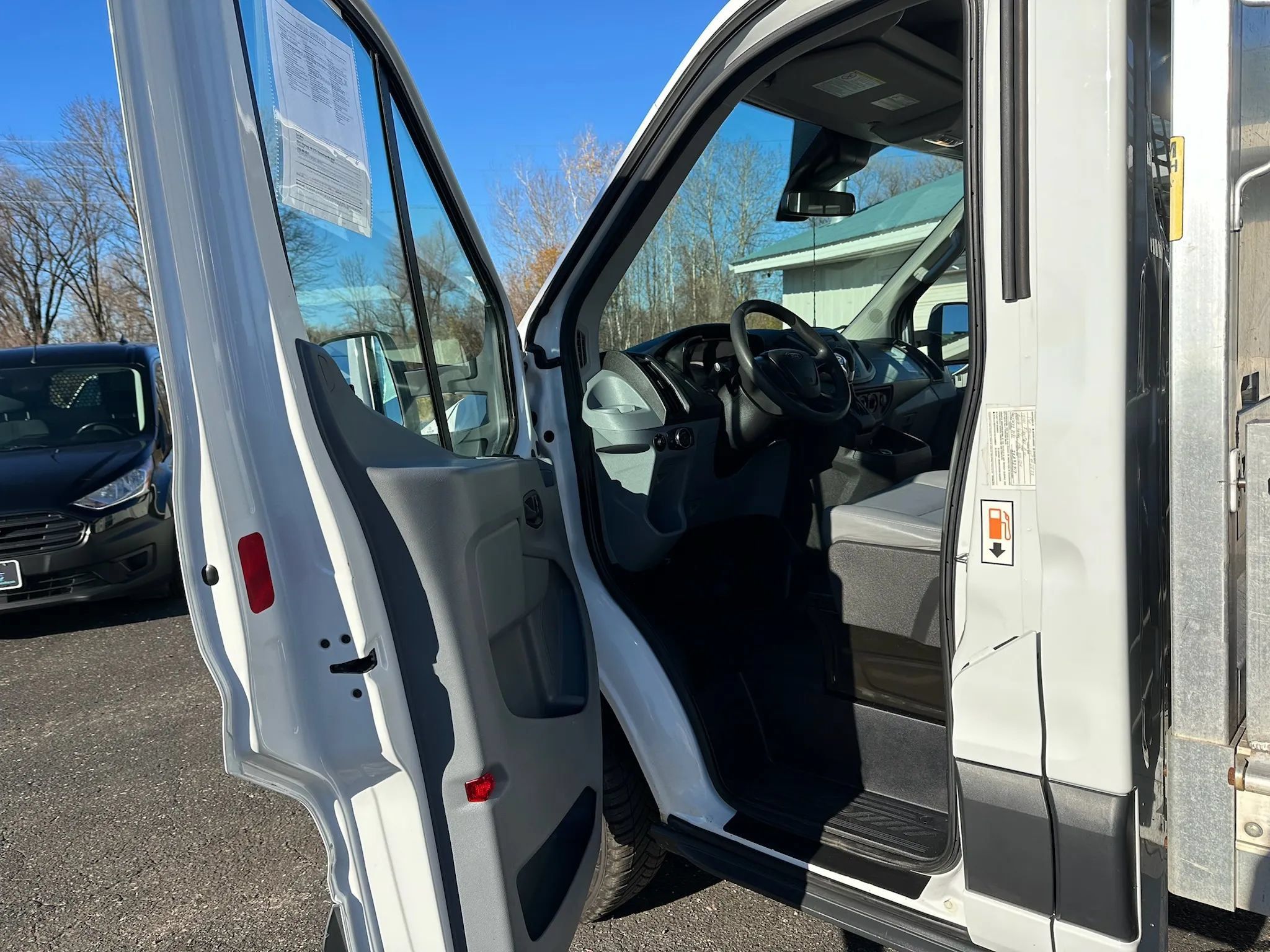 Used 2018 Ford Transit 250 138 RWD image 9