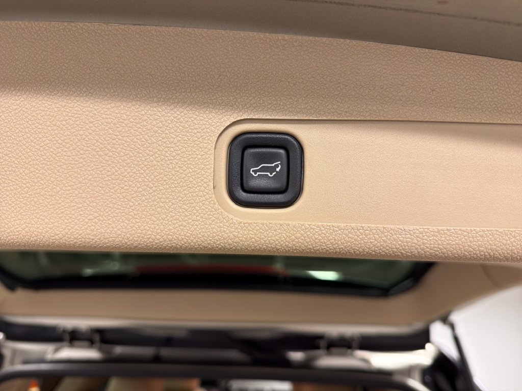Used 2014 GMC Yukon Denali RWD image 20