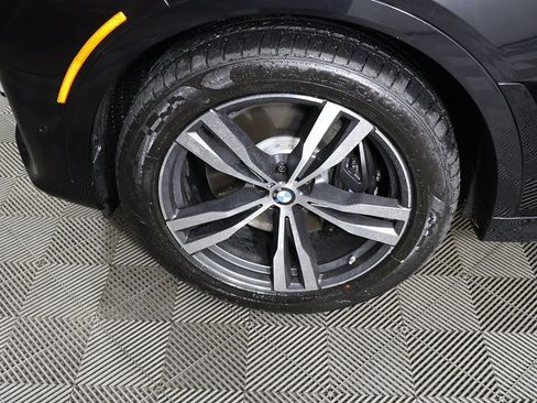 Used 2022 BMW X7 M50i image 24