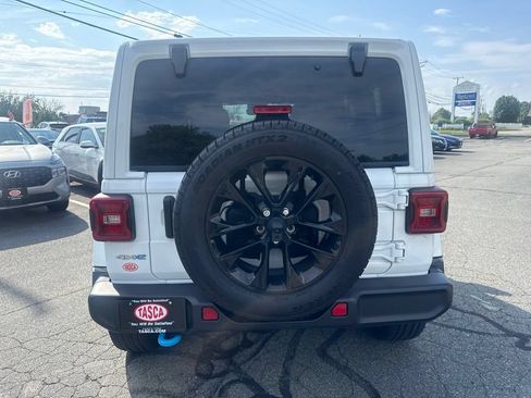 Used 2024 Jeep Wrangler Unlimited Sahara w/ Technology Group AWD/4WD image 6