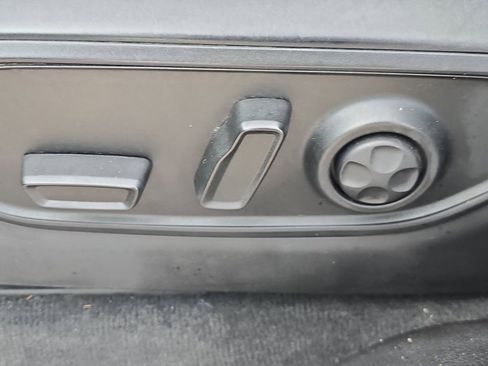 Certified 2023 Jeep Grand Cherokee Laredo w/ Luxury Tech Group I image 19