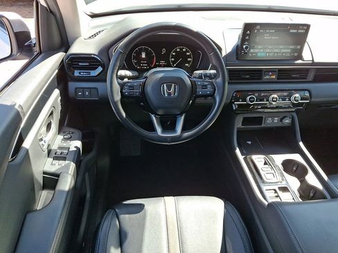 Used 2025 Honda Pilot EX-L image 13