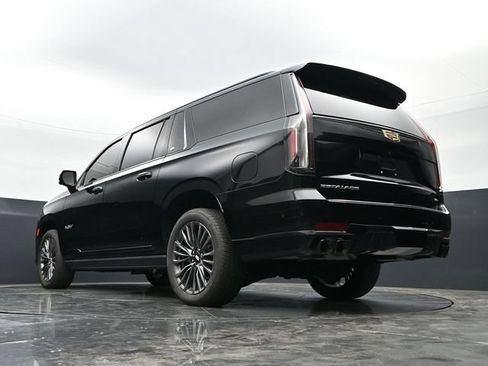 Used 2023 Cadillac Escalade ESV V AWD/4WD image 43