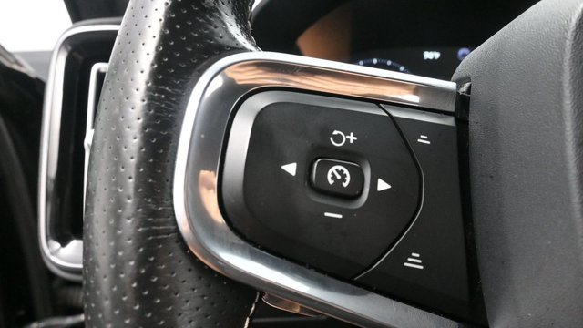 Used 2019 Volvo XC40 T5 R-Design AWD/4WD image 22