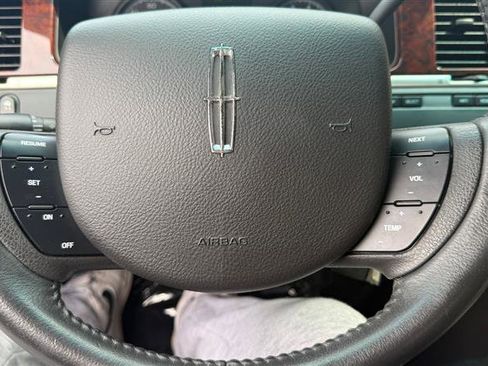Used 2009 Lincoln Town Car Signature Limited RWD image 27