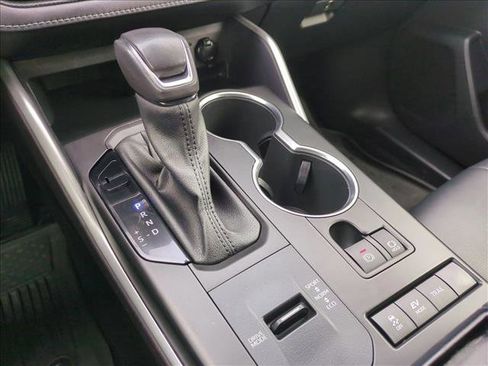 Used 2021 Toyota Highlander XLE image 12