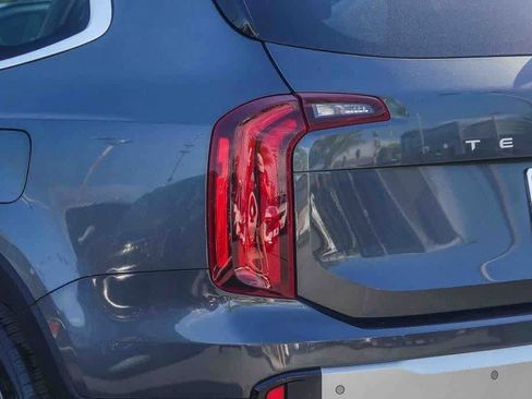 Certified 2024 Kia Telluride LX image 7