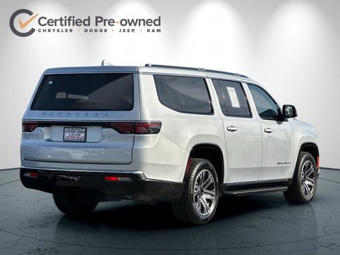 Used 2023 Jeep Wagoneer L 4WD w/ Premium Group I image 4
