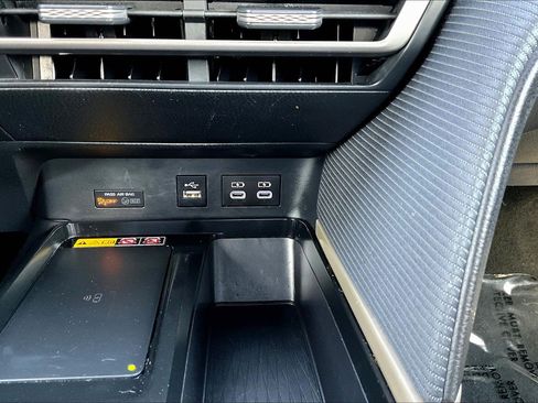 Used 2025 Toyota Camry SE FWD image 25