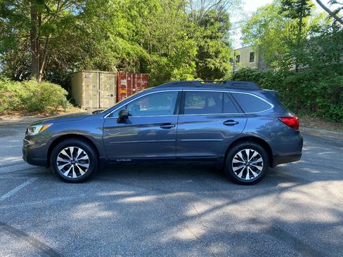 Used 2017 Subaru Outback 2.5i Limited AWD/4WD image 2