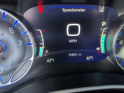 Used 2023 Chrysler Pacifica Touring-L FWD image 27