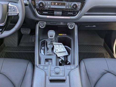 New 2026 Toyota Grand Highlander Limited image 21