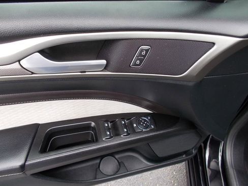 Used 2019 Ford Fusion SE w/ Equipment Group 151A image 27