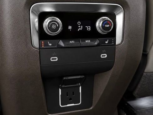 Used 2023 GMC Yukon XL SLT w/ SLT Premium Package AWD/4WD image 37