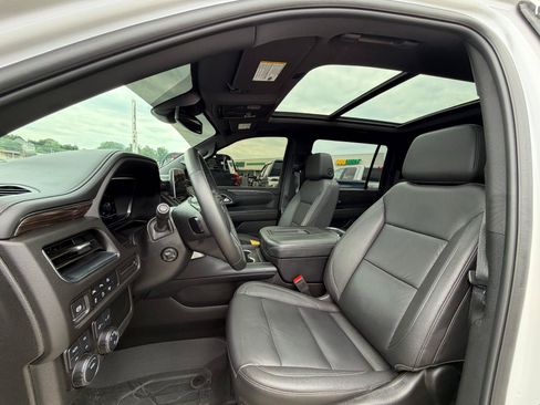Used 2024 Chevrolet Suburban Z71 w/ Luxury Package AWD/4WD image 9