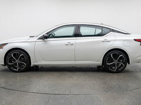 Used 2025 Nissan Altima 2.5 SR w/ SR Premium Package image 5