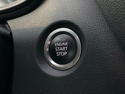 Certified 2025 Toyota Corolla SE image 19