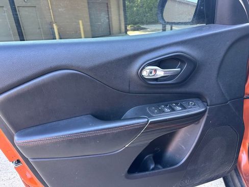 Used 2015 Jeep Cherokee Trailhawk w/ Comfort/Convenience Group image 7