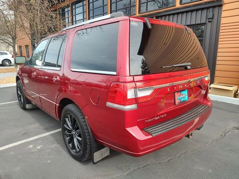 Used 2017 Lincoln Navigator Select image 3