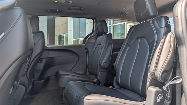New 2027 Chrysler Pacifica Select FWD image 12
