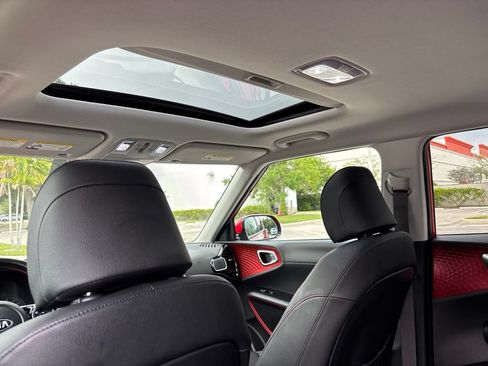 Used 2021 Kia Soul Turbo FWD image 23