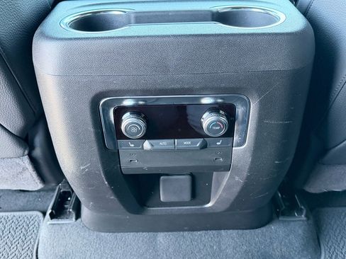 Used 2025 GMC Yukon XL Denali RWD image 31