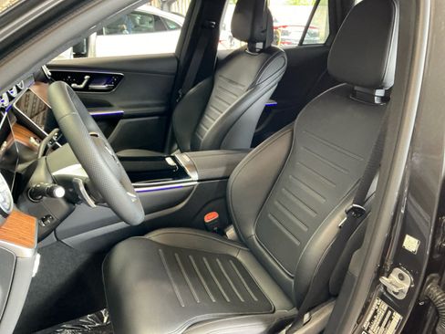 Used 2025 Mercedes-Benz GLC 350e 4MATIC image 18