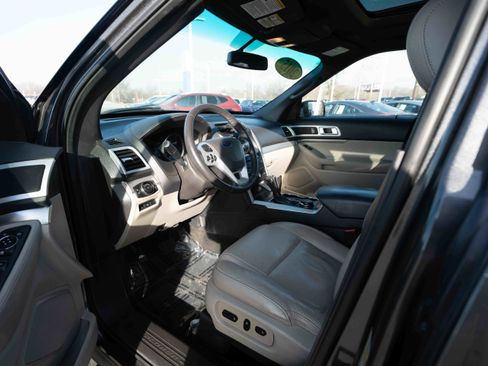 Used 2015 Ford Explorer XLT w/ Equipment Group 202A image 8