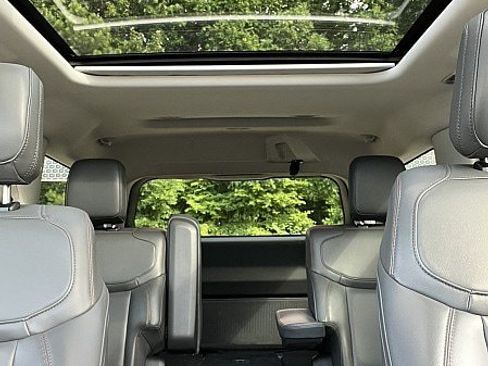 Used 2025 Ford Expedition Active AWD/4WD image 13