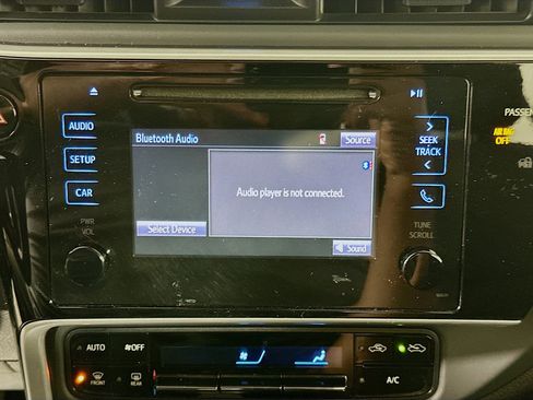 Used 2017 Toyota Corolla LE image 19