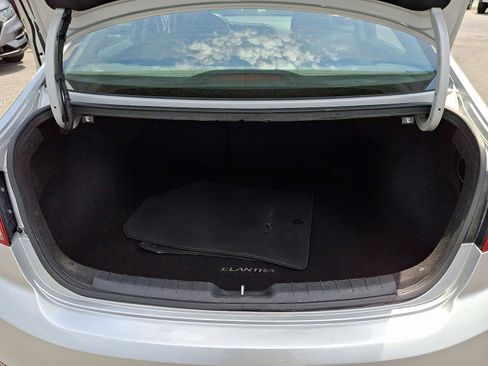 Used 2019 Hyundai Elantra SE w/ Cargo Package FWD image 27