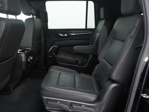 Used 2022 GMC Yukon XL Denali w/ Denali Premium Package image 17