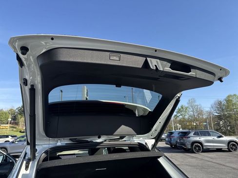 New 2026 Volkswagen Tiguan SEL R-Line AWD/4WD image 42