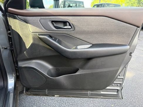 Used 2023 Nissan Rogue S AWD/4WD image 10