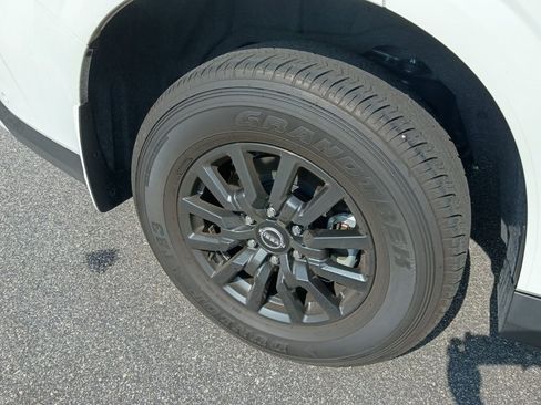 Used 2025 Nissan Armada SV AWD/4WD image 23