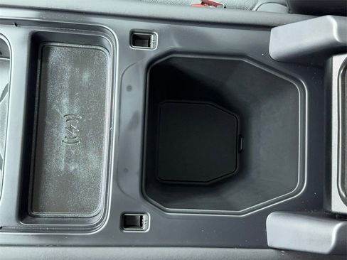 Used 2024 Land Rover Defender 90 S image 31