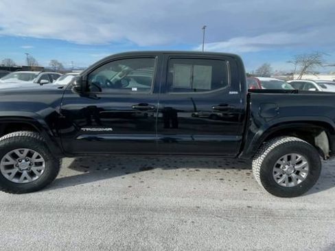 Certified 2018 Toyota Tacoma SR5 image 5