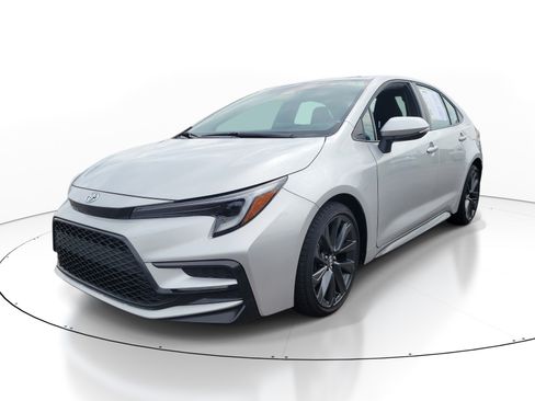 Used 2025 Toyota Corolla SE FWD image 3