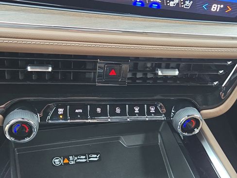 New 2026 Chevrolet Suburban High Country AWD/4WD image 32