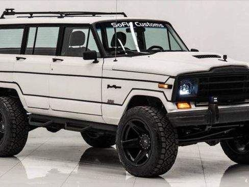 Used 1988 Jeep Grand Wagoneer image 4