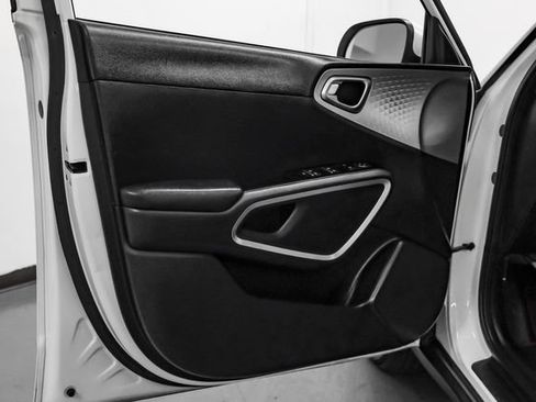 Used 2022 Kia Soul LX FWD image 34