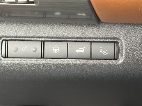 Used 2022 Nissan Pathfinder Platinum w/ Cargo Package FWD image 10