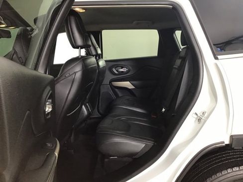 Used 2018 Jeep Cherokee Limited image 18