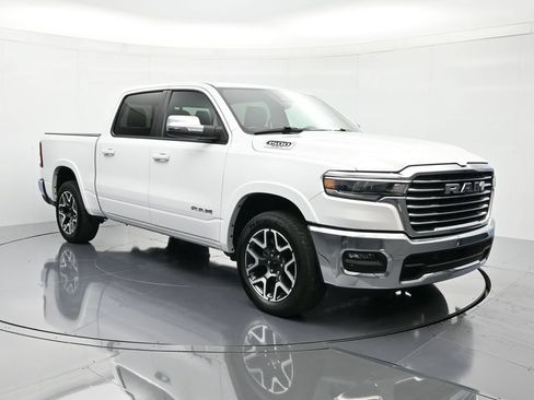 Used 2025 RAM 1500 Laramie AWD/4WD image 3