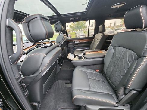 New 2023 Jeep Grand Wagoneer Series III w/ HD Trailer Tow Package image 23