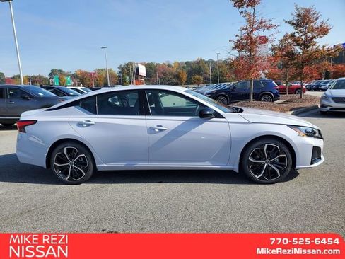 New 2025 Nissan Altima 2.5 SR w/ SR Premium Package image 2