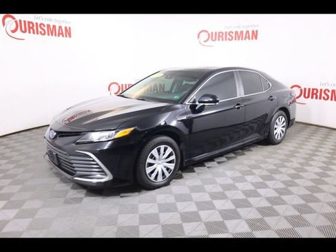 Used 2021 Toyota Camry LE FWD image 3