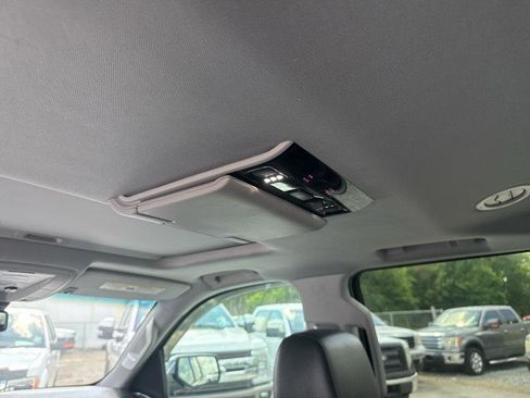 Used 2019 Chevrolet Suburban Premier RWD image 19