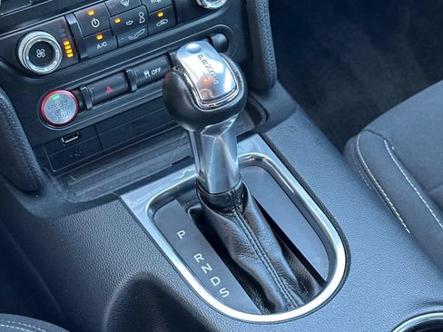 Used 2018 Ford Mustang GT w/ Black Accent Package RWD image 21