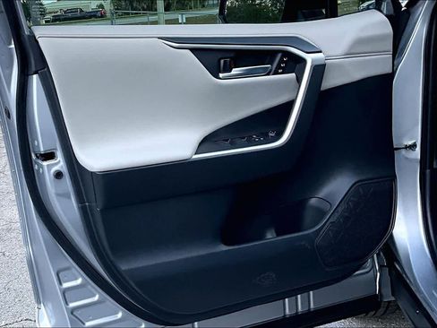 Used 2025 Toyota RAV4 Limited image 25